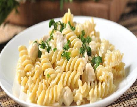 Fusilli con pollo a la crema