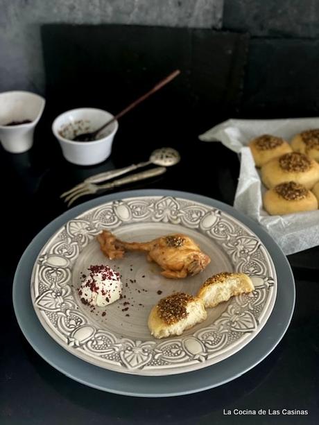 Manakish con Za'atar, crema de queso con Sumac y pollo guisado #CookingTheChef
