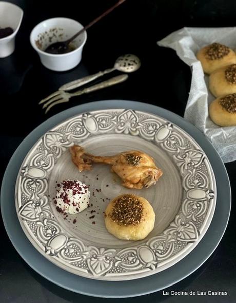 Manakish con Za'atar, crema de queso con Sumac y pollo guisado #CookingTheChef