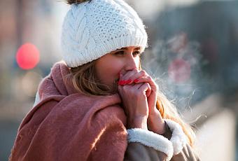 Cómo combatir la humedad en invierno en el cabello con el alisado