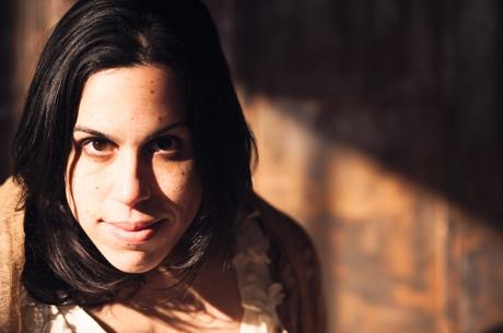 Alejandra O’Leary presenta ‘A Word About It’, una canción de pop rock moderno y futurista