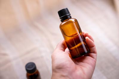 Alcohol en frasco de color topacio Alcohol en frasco de color topacio