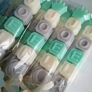 Brochetas con jabones para detalles bautizo