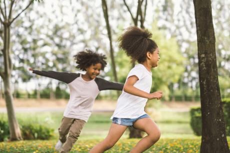 7 actividades de la infancia que pueden hacerte más saludable y feliz, de Mark Sisson.