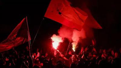 La derecha quema las calles. Una semana de protestas en Ferraz (muchas de ellas, violentas), contra la amnistía del PSOE.