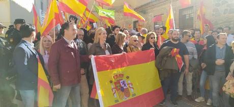 El PP refuerza su rechazo a la amnistía y a los «engaños» del PSOE en una abarrotada Puerta del Sol de Madrid