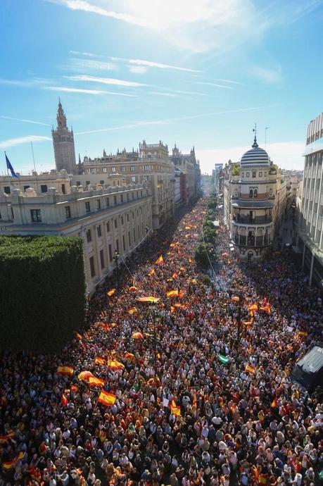 Están agotando al pueblo con las manifestaciones. Hay que ir a una huelga general contra Sánchez