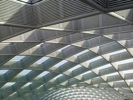 Construyendo desde el sonido: diseño acústico en Foster + Partners Construyendo desde el sonido: diseño acústico en Foster + Partners