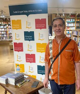 Fernando Riera en una sesión de firmas