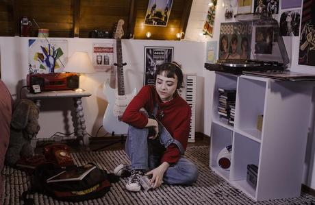 Rojo Amelia presenta el videoclip de Tokio: Un viaje a los años 90s Rojo Amelia presenta el videoclip de Tokio: Un viaje a los años 90s