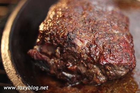 Espaldilla de ternera al horno con miel y mostaza. Asado para nochevieja