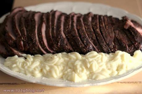 Espaldilla de ternera al horno con miel y mostaza. Asado para nochevieja