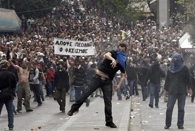 Continúan protestas por planes de austeridad en Europa