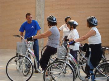 APRENDE A MONTAR EN BICI EN PAMPLONA EN TALLERES GRATUITOS