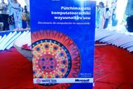     “Pütchimaajatü komputatoorachiki wayuunaikiru’usu”, o “Diccionario de Computación en wayuunaiki”, una iniciativa de la empresa Microsoft de Venezuela en alianza con la Fundación Wayuu Taya, fue presentado a la comunidad wayuu el 5 de diciembre en Santa Cruz de Mara, Venezuela. (Tatiana Chang para Infosurhoy.com)   