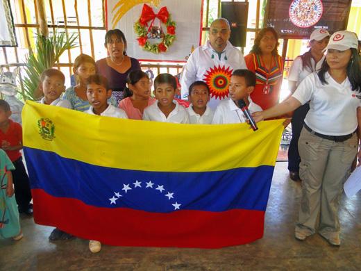 La educación de los niños Wayuus se beneficiarán con el diccionario, ya que mejorará su entendimiento de las computadoras. (Tatiana Chang para Infosurhoy.com)