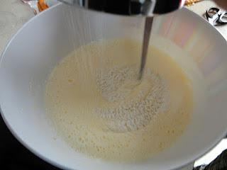 Tronco de navidad de chocolate y turrón.