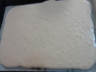 Tronco de navidad de chocolate y turrón.