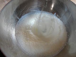 Tronco de navidad de chocolate y turrón.