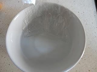 Tronco de navidad de chocolate y turrón.