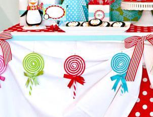 Mesa de dulces: Una mesa alegre para una fiesta de Navidad