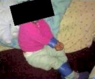 Encarcelan a un imbécil por publicar en Facebook una foto de su hija maniatada.
