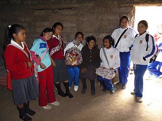 (3) NAVIDAD EN MI INSTITUCIÓN EDUCATIVA: REPARTO DE CANASTAS NAVIDEÑAS