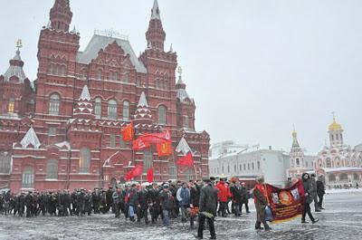 Fotos de la ofrenda floral del PCFR por el 132 aniversario del nacimiento de Josif Stalin