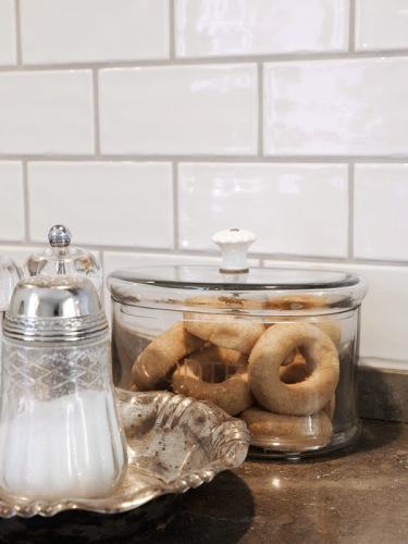 velas en navidad rústico moderno en blanco estilo shabby chic estilo nórdico elementos decorativos de navidad detalles navideños naturales decoración navideña decoración escandinava decoración en blanco decoración de interiores 