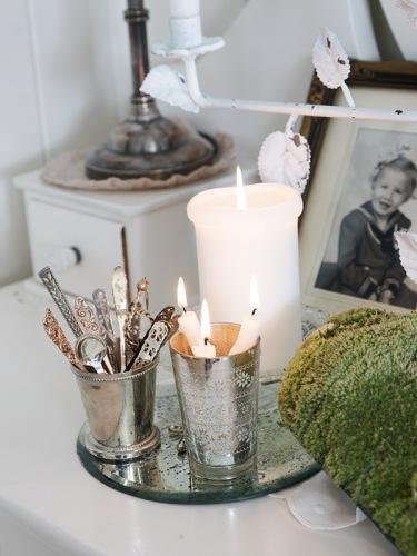 velas en navidad rústico moderno en blanco estilo shabby chic estilo nórdico elementos decorativos de navidad detalles navideños naturales decoración navideña decoración escandinava decoración en blanco decoración de interiores 