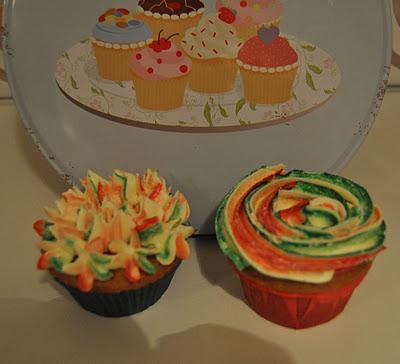 CUPCAKES DE VAINILLA Y CHISPITAS DE CHOCOLATE CON FROSTING DE LIMÓN