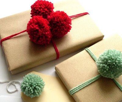 Envolver Regalos para Reyes: Papel + pompones