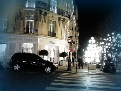 Reportaje gráfico: Escaparates de lujo en la avenue Montaigne (París)