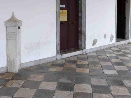 Meridiana en la Loggia di San Giovanni de Udine Meridiana en la Loggia di San Giovanni de Udine