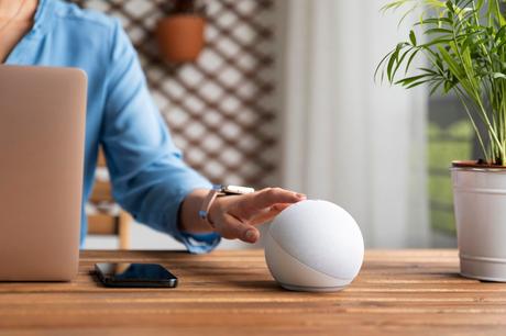 Alexa, Siri, Google y Más ¿Cuál es el Mejor Asistente Virtual del Mercado?