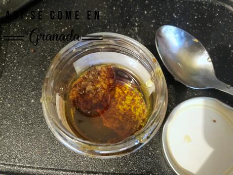 Bocados de salmón a la vinagreta de miel y mostaza