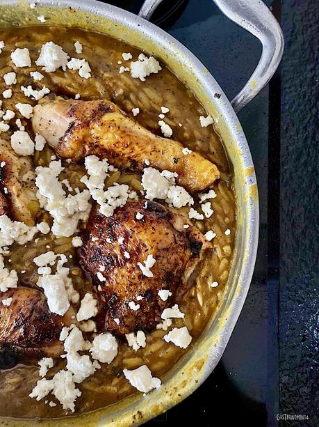 Risoni de calabaza y curry con pollo marinado al ajo y limón