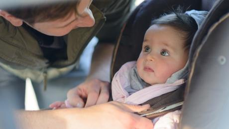 Sillas de coche a contramarcha: la máxima seguridad y comodidad para tu bebé Sillas de coche a contramarcha: la máxima seguridad y comodidad para tu bebé