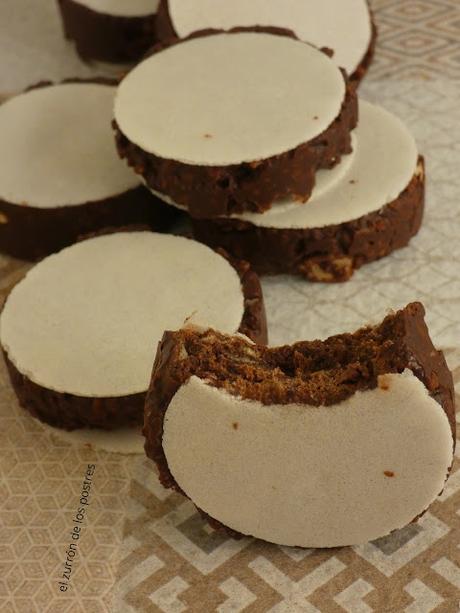 Mini Turrones de Chocolate con Caramelo y Kikos