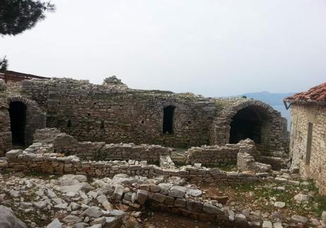 10 mejores cosas para hacer en Saranda (Albania) Monasterio de los cuarenta santos