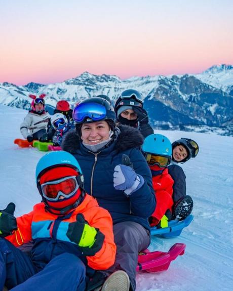 12 experiencias originales para hacer en el resort ARA serpiente deslizándose con la familia en las montañas