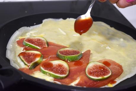 Crepes de jamón serrano, higos y mermelada de tomate
