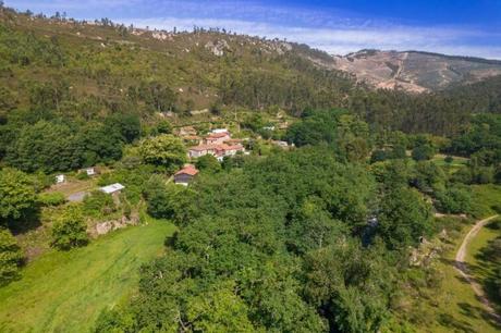 Vista del pueblo de Couce, Portugal