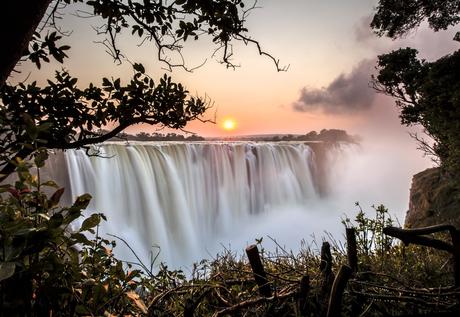 Los 8 lugares más bellos para visitar en Zimbabwe Cataratas Victoria, Zambia