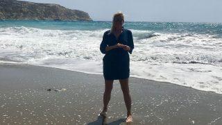 Sandra, la bloguera de TUI, en la playa de Kommos en Creta.