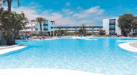 ¿Qué TUI SUNEO es el adecuado para mí? Los mejores destinos a precios inmejorables Lanzarote TUI SUNEO El Trébol Piscina