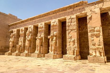 Ruinas antiguas del templo de Karnak en Luxor, Egipto, África