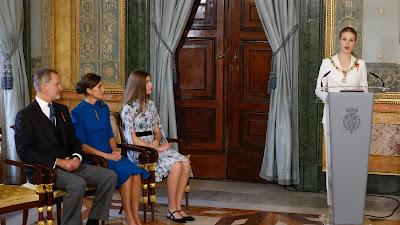 La mayoría de los españoles quiere un referéndum para decidir entre monarquía o república… Y crítica a Camilo José Cela. La mayoría de los españoles quiere un referéndum para decidir entre monarquía o república… Y crítica a Camilo José Cela.