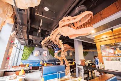 Cenando entre dinosaurios