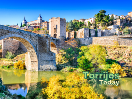 Hasta ocho congregaciones religiosas de Toledo muestran sus dulces en la feria que acoge la Catedral hasta el domingo